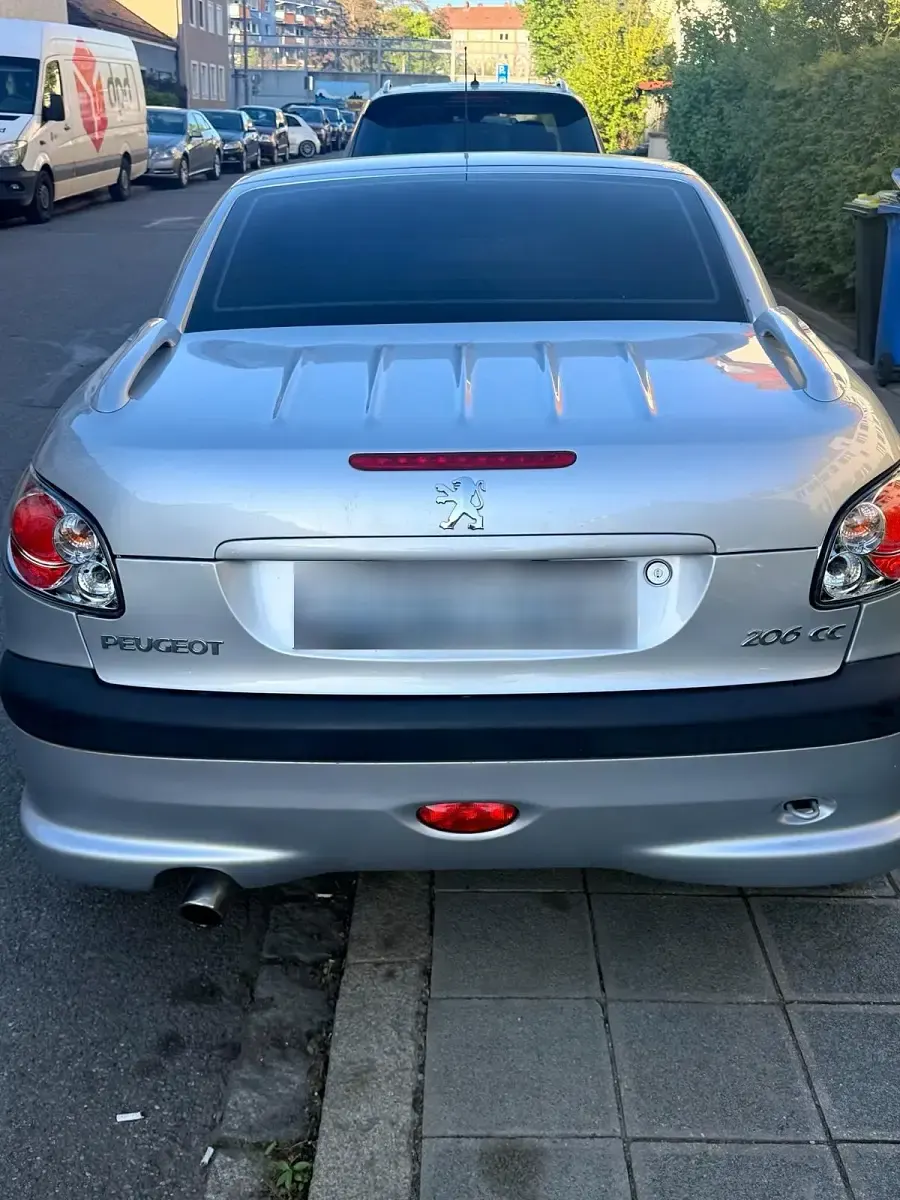 Gebraucht Peugeot 206 CC 109 PS (80 kW) 2002 Silber Cabrio