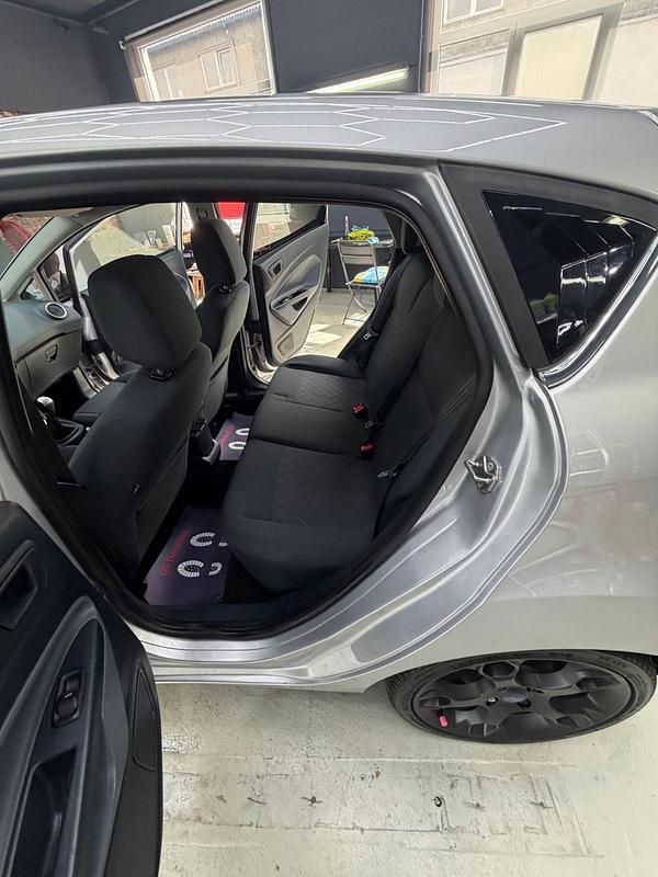 Gebraucht Ford Fiesta 90 PS (66 kW) 2009 Grau Kleinwagen
