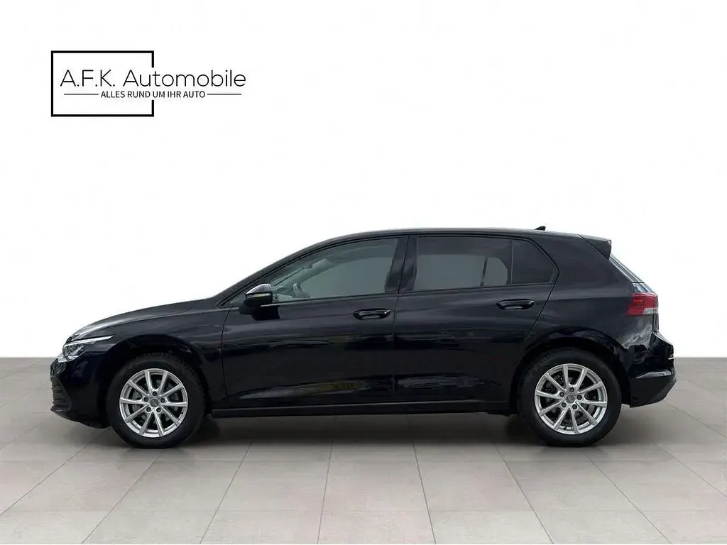 Second-hand VW Golf VIII Life 131 CP (96 kW) 2023 Negru Berlinǎ