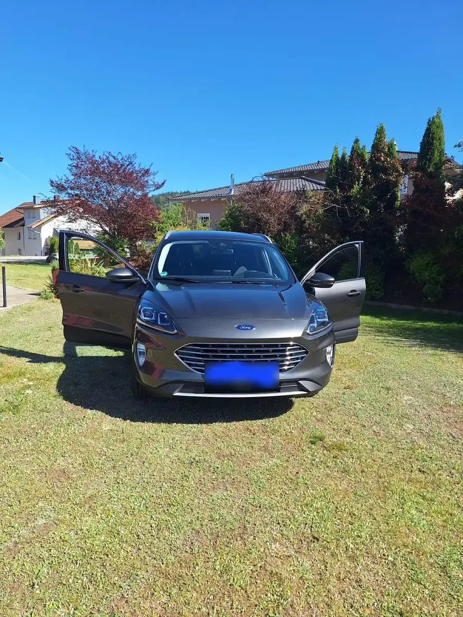 Gebraucht Ford Kuga Titanium 152 PS (111 kW) 2022 Grau SUV