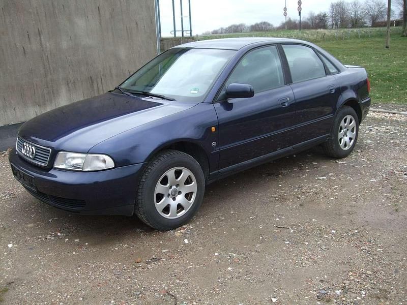 Gebraucht Audi A4 125 PS (91 kW) 1998 Blau Limousine
