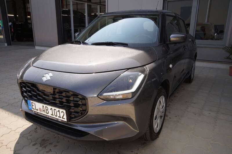 Mineral gray Gebraucht 2025 Suzuki Swift Club Limousine | 18.990 € (Fairer Preis) - Bild 1/4