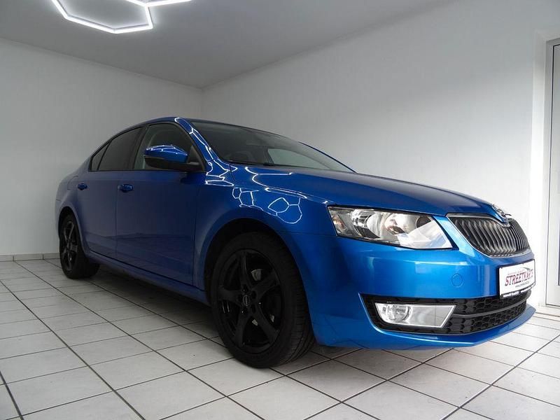 Blau Gebraucht 2016 Skoda Octavia Ambition Limousine | 14.300 € (Fairer Preis) - Bild 1/4