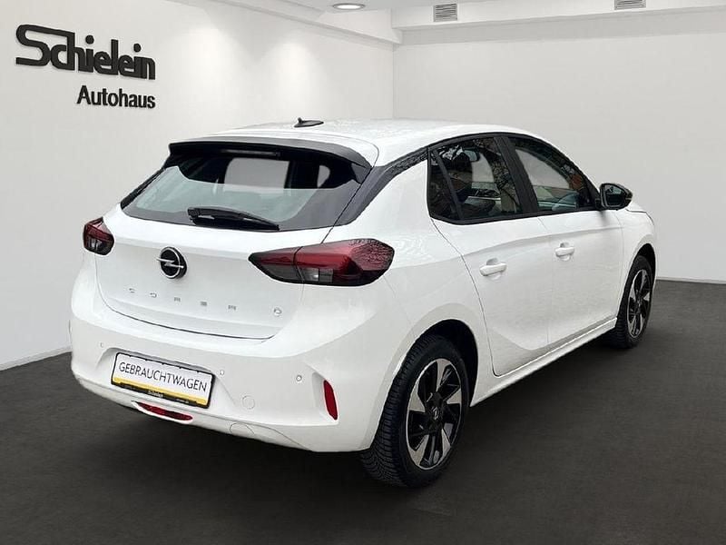 Gebraucht Opel Corsa-e Edition 100 kW (136 PS) 2023 Arktis weiß Kleinwagen