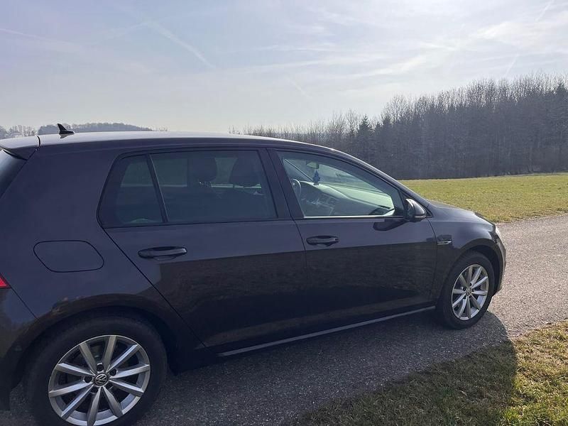 Gebraucht VW Golf VII LOUNGE 110 PS (80 kW) 2015 Grau Kleinwagen