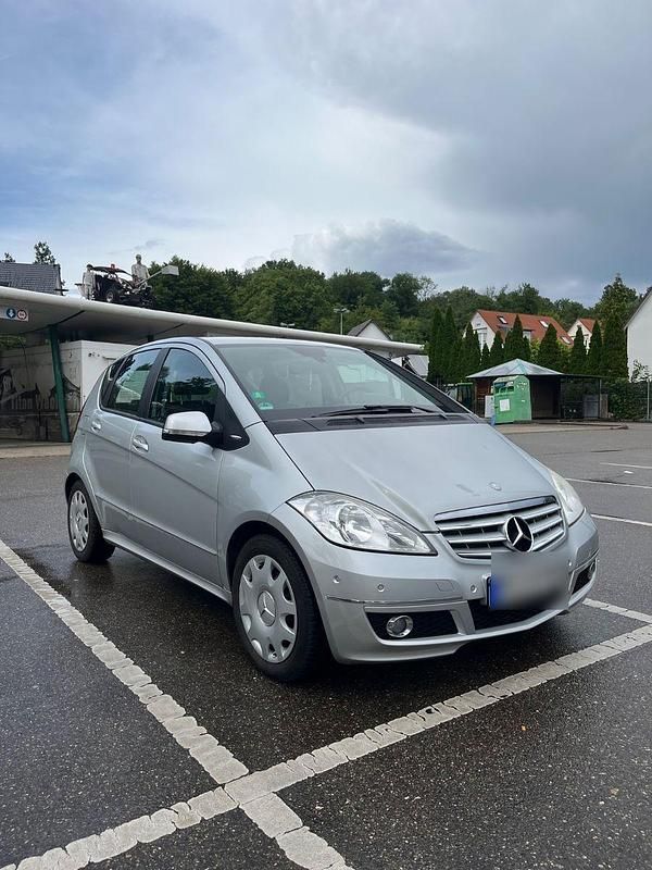 Silber Gebraucht 2010 Mercedes A180 Avantgarde Van / Kleinbus | 4.300 € (Guter Preis) - Bild 1/4