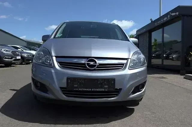 Gebraucht Opel Zafira Design Edition 140 PS (102 kW) 2011 Silber Van / Kleinbus