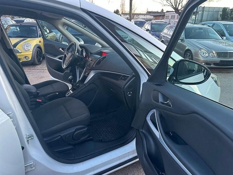 Gebraucht Opel Zafira Tourer Edition 165 PS (121 kW) 2012 Weiß Van / Kleinbus