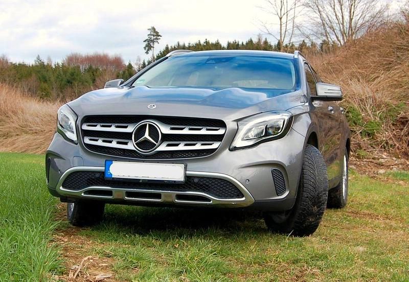 Second-hand Mercedes GLA200 156 CP (114 kW) 2020 Gri SUV