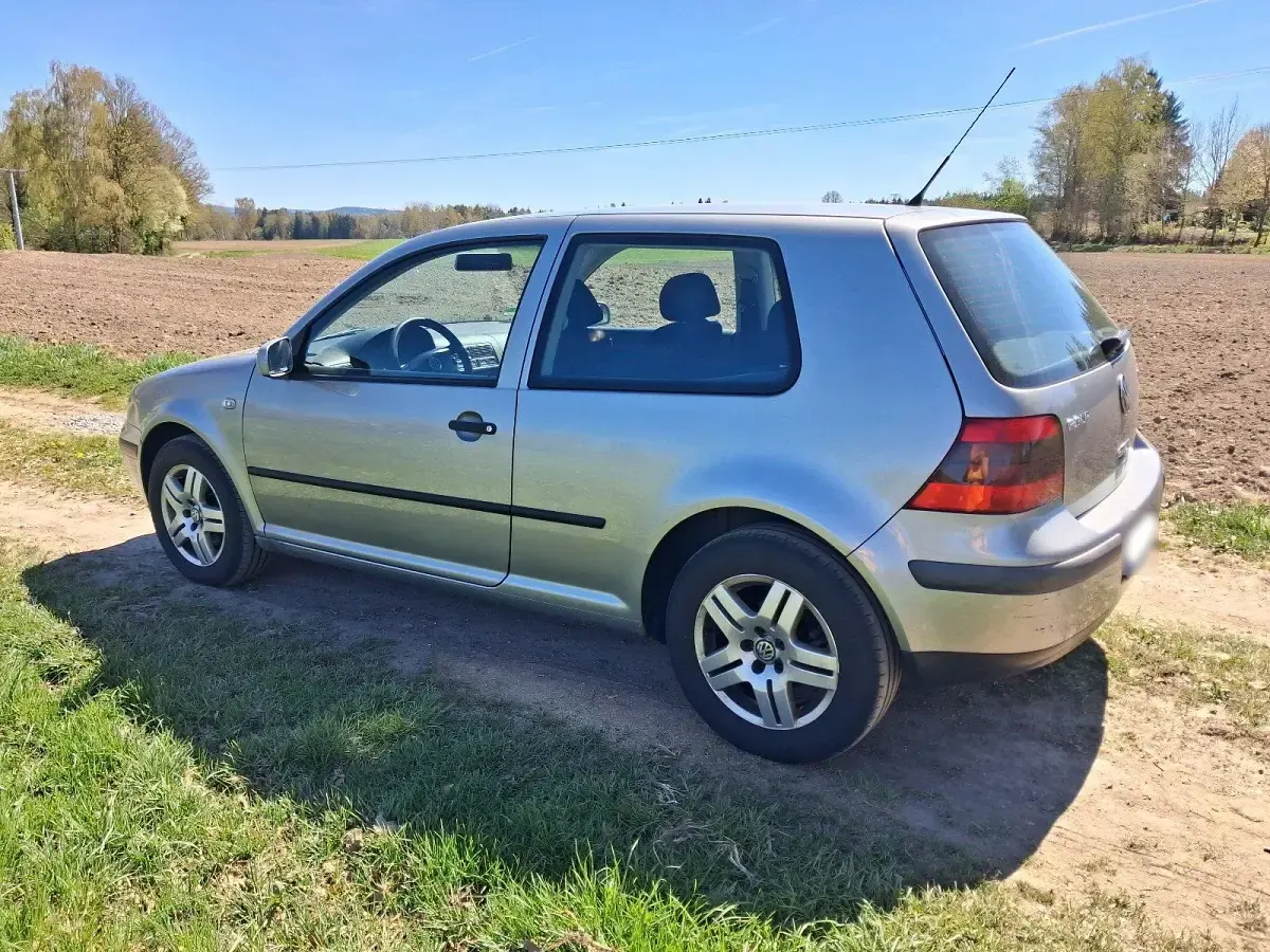 Gebraucht VW Golf IV 101 PS (74 kW) 2002 Silber Kleinwagen