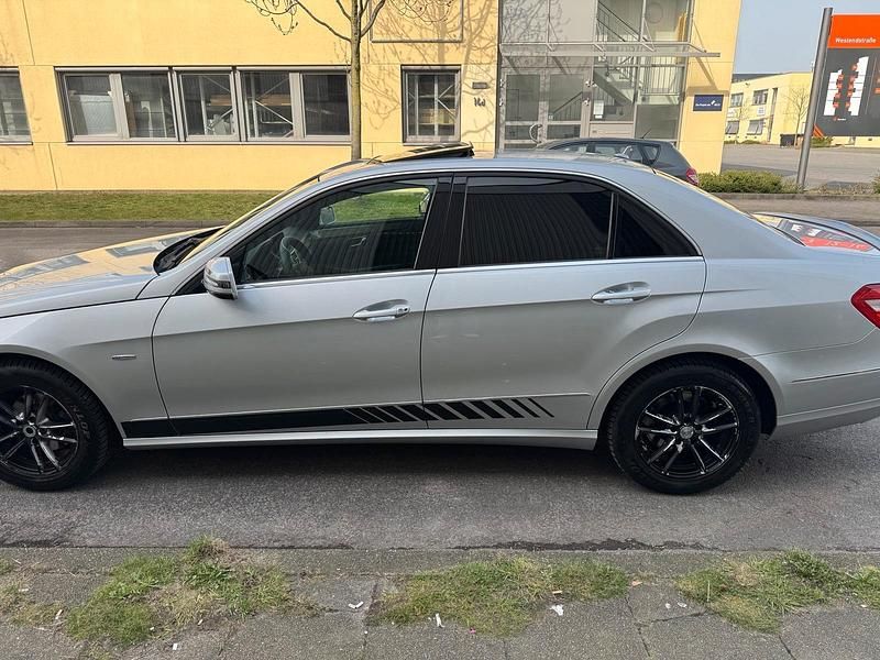 Gebraucht Mercedes E200 184 PS (135 kW) 2009 Silber Limousine