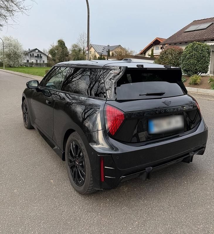 Second-hand Mini Cooper SE 159 kW (217 CP) 2025 Negru Hatchback