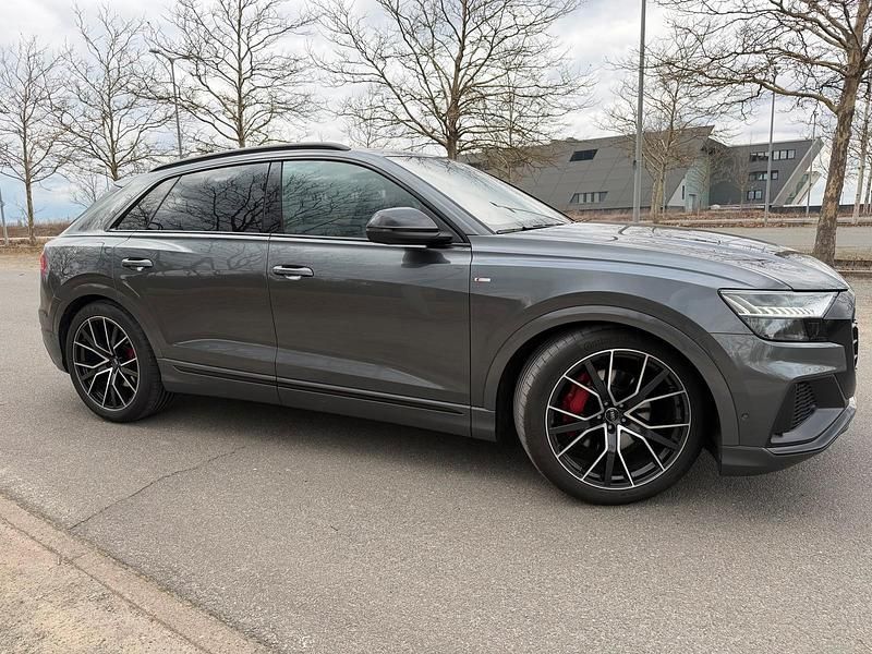 Gebraucht Audi Q8 S-Line 286 PS (210 kW) 2019 Grau SUV