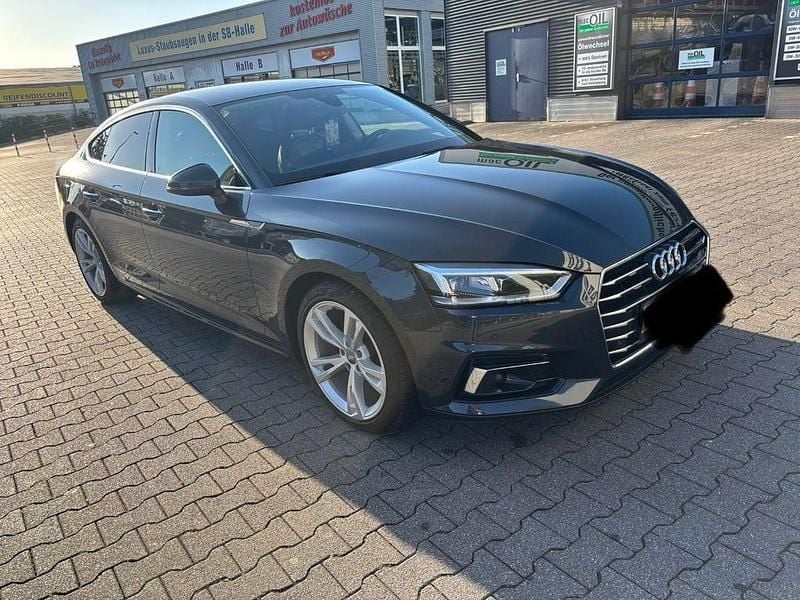 Grau Gebraucht 2019 Audi A5 Sportback Ambiente Limousine | 20.900 € (Superpreis) - Bild 1/4