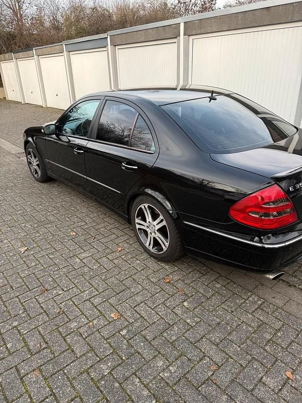 Gebraucht Mercedes E350 Avantgarde 272 PS (200 kW) 2005 Schwarz Limousine