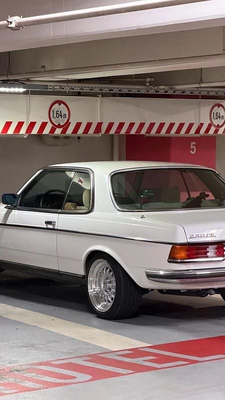 Second-hand Mercedes 230 1983 Alb Coupe