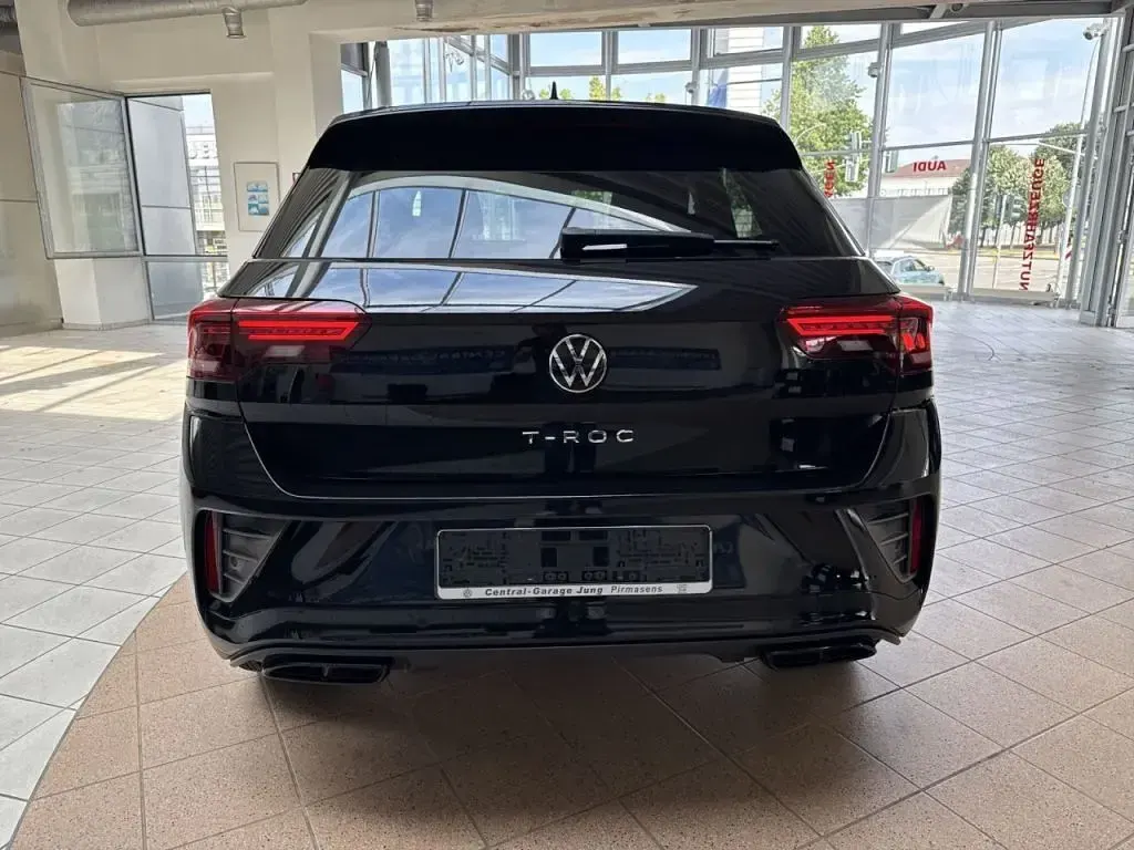 Gebraucht VW T-Roc R-line 110 PS (80 kW) 2023 Deep black perleffekt (metallic) SUV