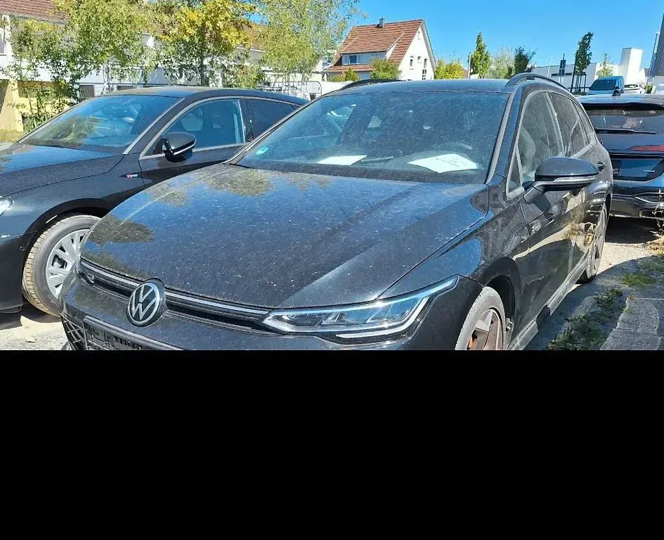 Gebraucht VW Golf VIII R-line 150 PS (110 kW) 2025 Grenadillschwarz (metallic) Kombi