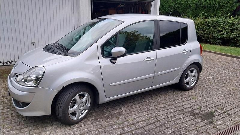 Gebraucht Renault Modus 110 PS (80 kW) 2008 Silber Van / Kleinbus