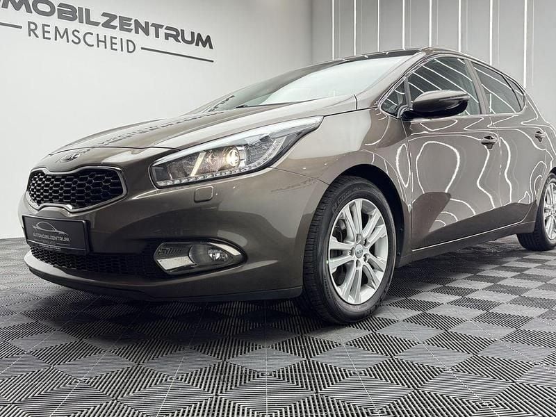 Gebraucht Kia Ceed Spirit 135 PS (99 kW) 2015 Kleinwagen