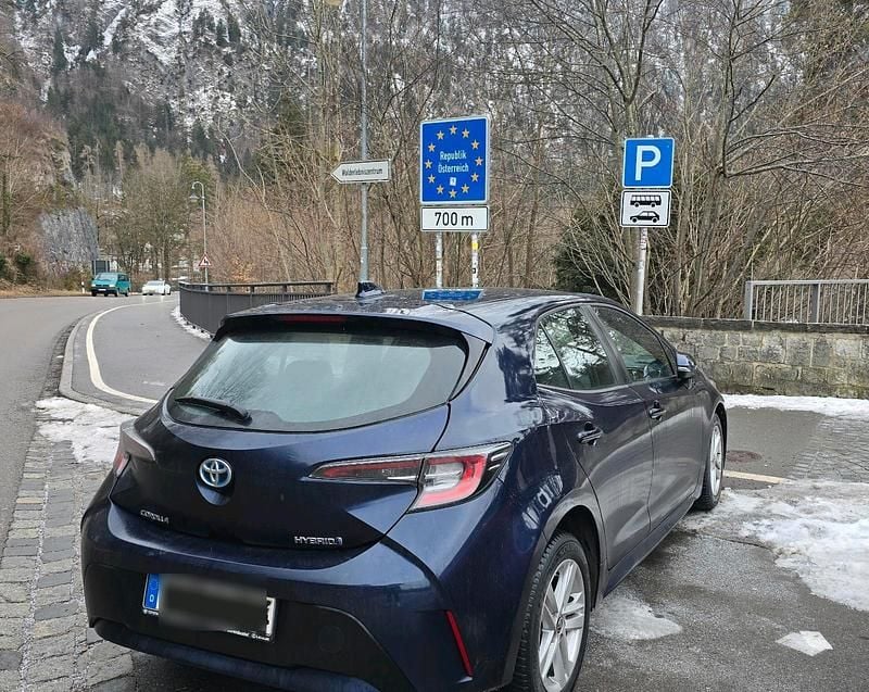 Blau Gebraucht 2022 Toyota Corolla Limousine | 20.499 € (Superpreis) - Bild 1/4