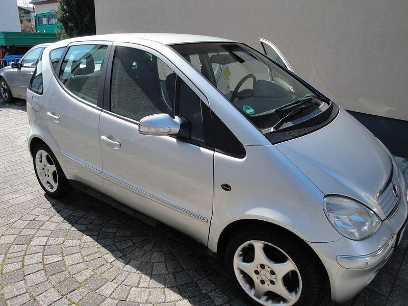 Gebraucht Mercedes A190 Elegance 125 PS (91 kW) 2003 Silber Van / Kleinbus