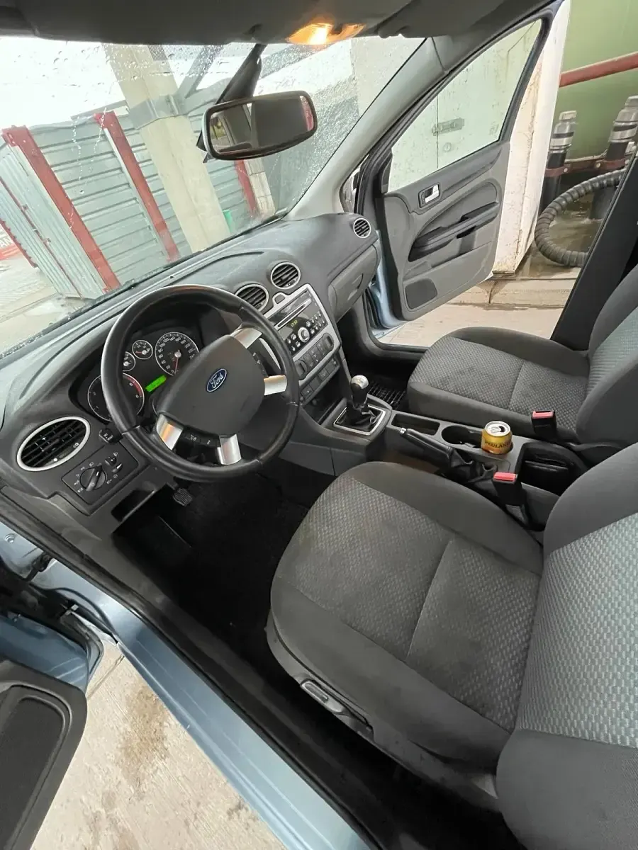 Używany Ford Focus 101 KM (74 kW) 2006 Niebieski Kombi