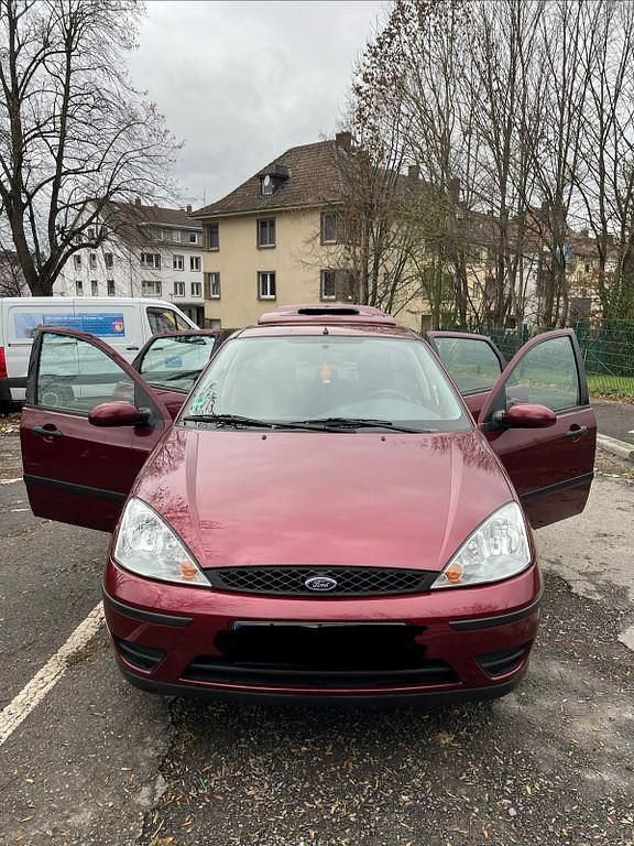 Rot Gebraucht 2004 Ford Focus Viva Limousine | 1.700 € (Fairer Preis) - Bild 1/4