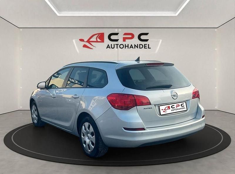Gebraucht Opel Astra Edition 116 PS (85 kW) 2012 Silber Kombi
