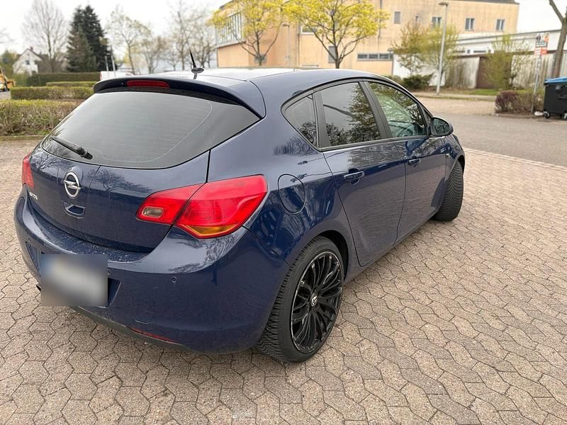 Usata Opel Astra 100 CV (73 kW) 2012 Utilitaria