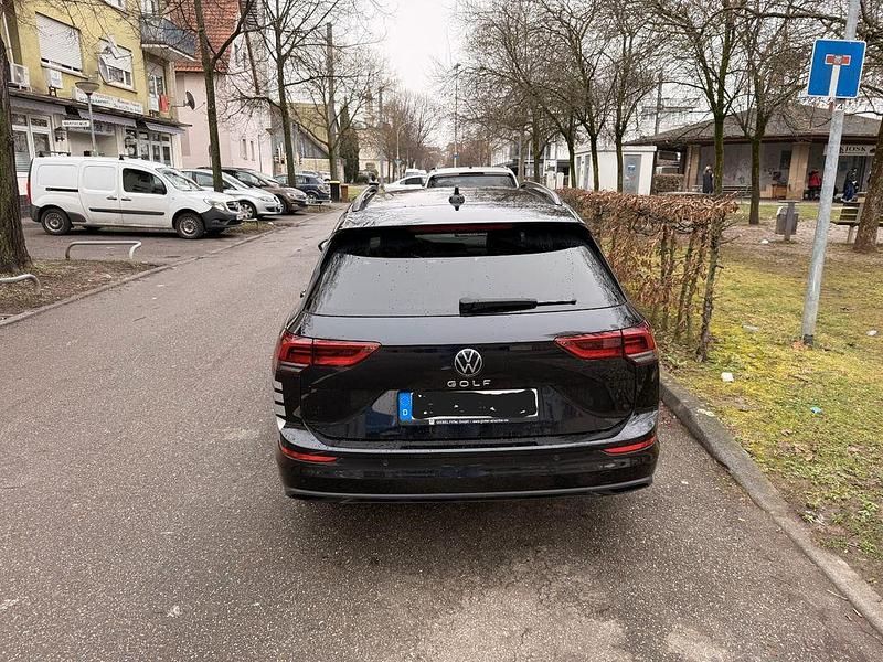 Gebraucht VW Golf VIII Life 150 PS (110 kW) 2022 Schwarz Kombi