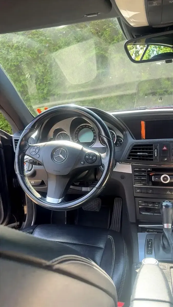 Gebraucht Mercedes E250 205 PS (150 kW) 2012 Schwarz Cabrio