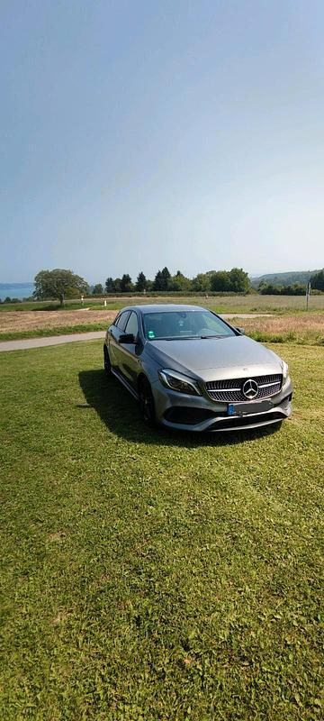 Grau Gebraucht 2017 Mercedes A200 Kombi | 11.500 € (Etwas zu teuer) - Bild 1/4