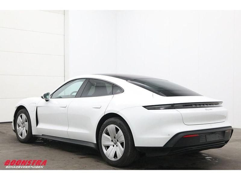 Gebraucht Porsche Taycan Performance Package 280 kW (381 PS) 2024 Weiß Limousine