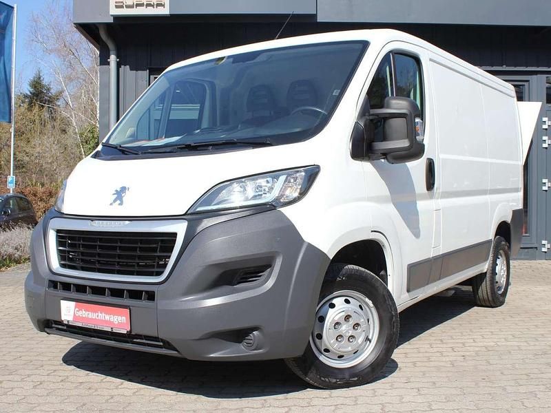 Gebraucht Peugeot Boxer 131 PS (96 kW) 2018 Lack weiss Van