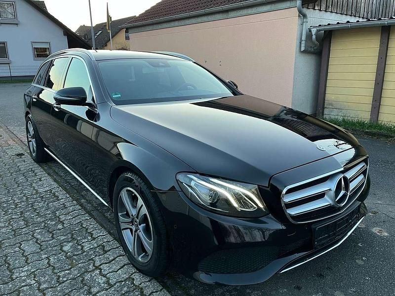 Gebraucht Mercedes E220 194 PS (142 kW) 2018 Obsidianschwarz  metalliclack Kombi