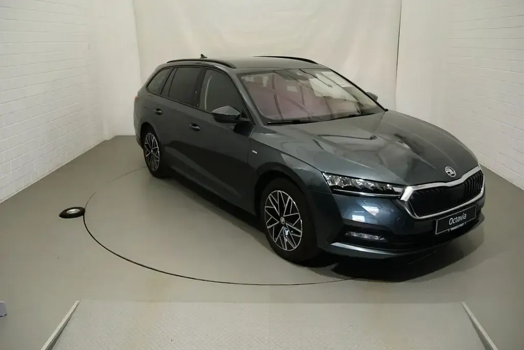 Gebraucht Skoda Octavia Clever 150 PS (110 kW) 2021 Grau Kombi