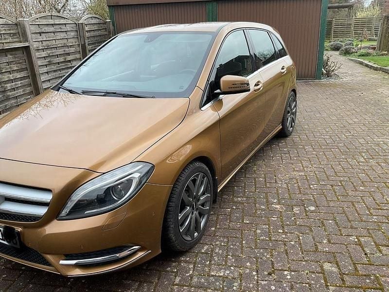 Gebraucht Mercedes B250 211 PS (155 kW) 2012 Beige Van / Kleinbus