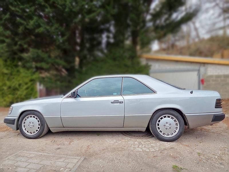 Gebraucht Mercedes 230 132 PS (97 kW) 1988 Silber Coupé