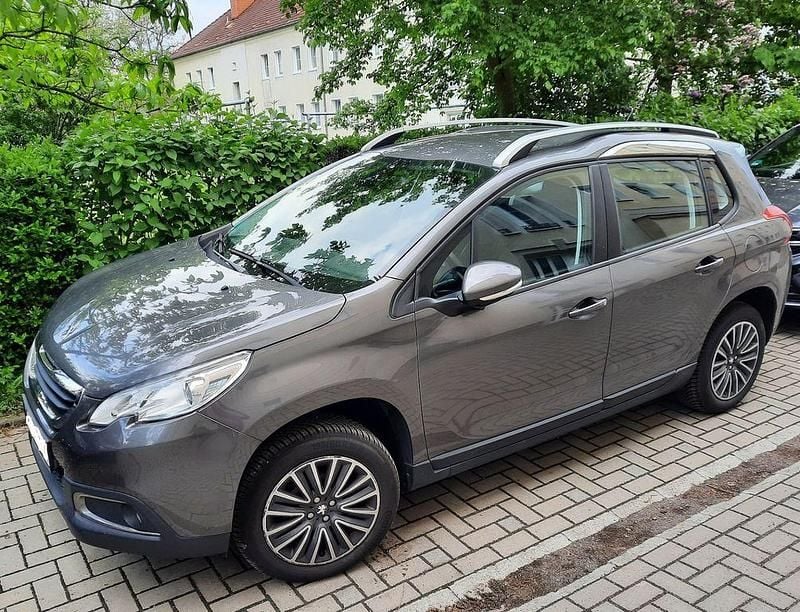 Braun Gebraucht 2016 Peugeot 2008 Active SUV | 4.950 € (Guter Preis) - Bild 1/4