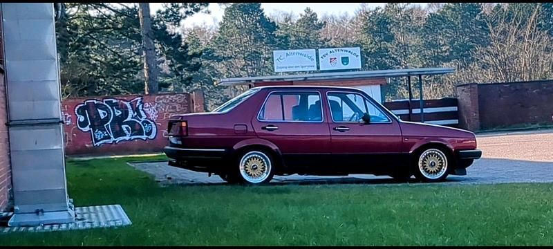 Second-hand VW Jetta 90 CP (66 kW) 1985 Roșu Berlinǎ