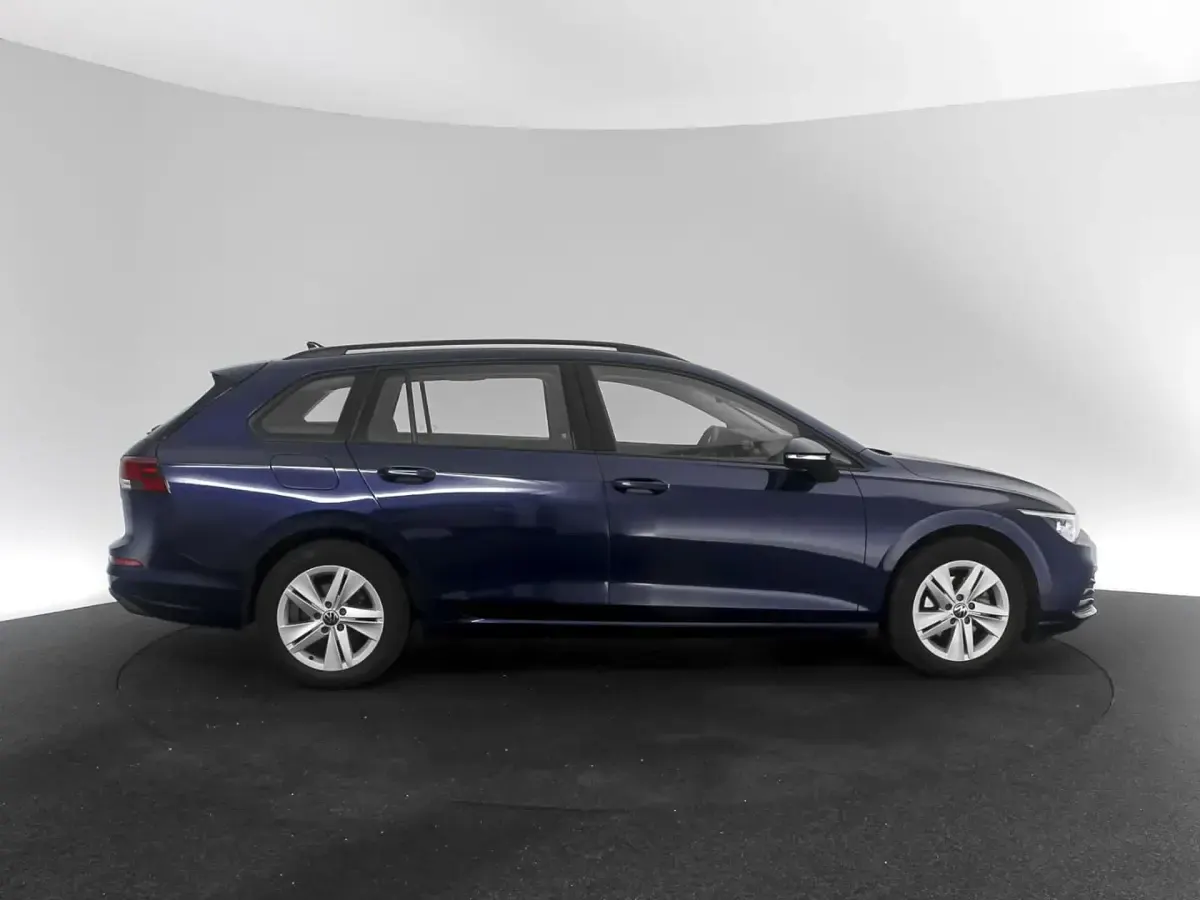 Second-hand VW Golf VIII Life 131 CP (96 kW) 2023 Albastru Break
