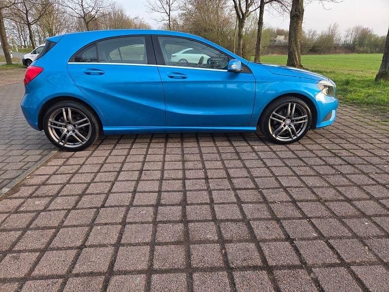 Gebraucht Mercedes A200 156 PS (114 kW) 2013 Blau Limousine