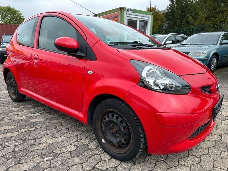 Gebraucht Toyota Aygo 68 PS (50 kW) 2006 Rot Kleinwagen