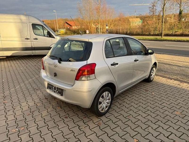 Gebraucht Toyota Yaris Cool 130 PS (95 kW) 2009 Andere Limousine