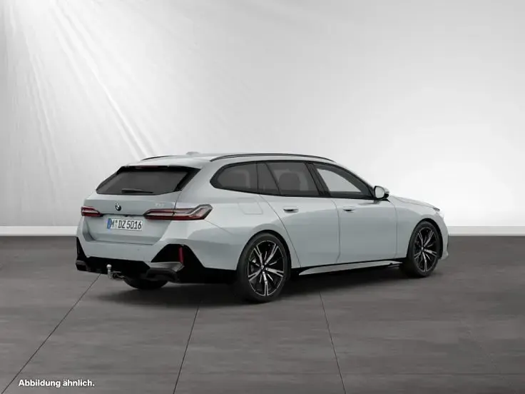 Gebraucht BMW 520 M Sport 208 PS (152 kW) 2025 Brooklyn grau metallic Kombi