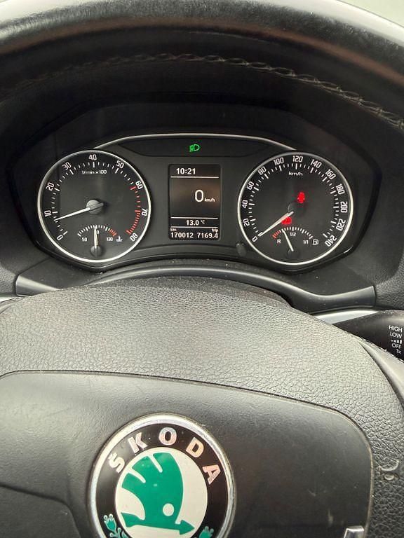 Grau Gebraucht 2011 Skoda Octavia Elegance Kombi | 4.500 € (Superpreis) - Bild 1/4