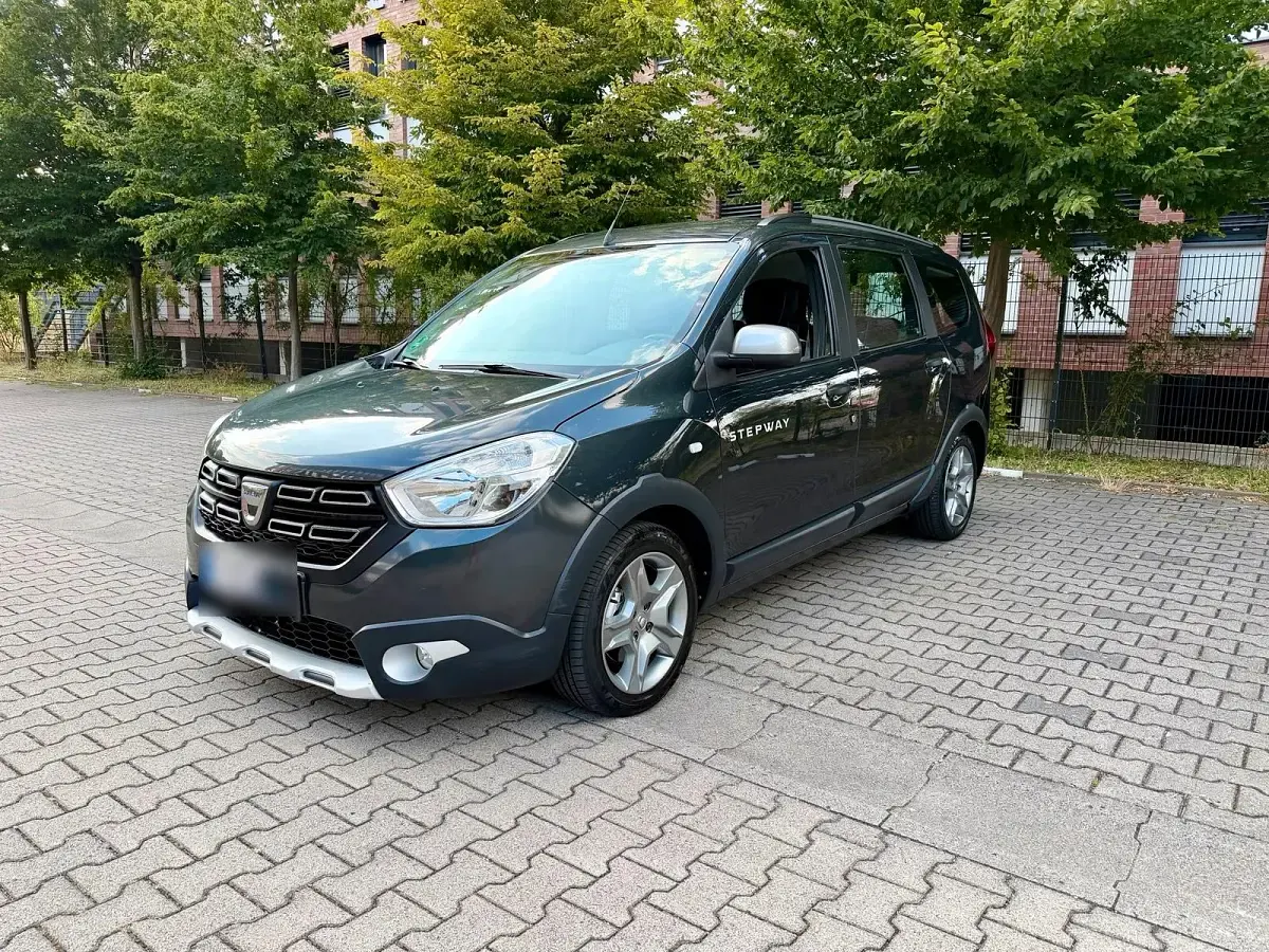 Gebraucht Dacia Lodgy Stepway 110 PS (80 kW) 2018 Grau Van / Kleinbus