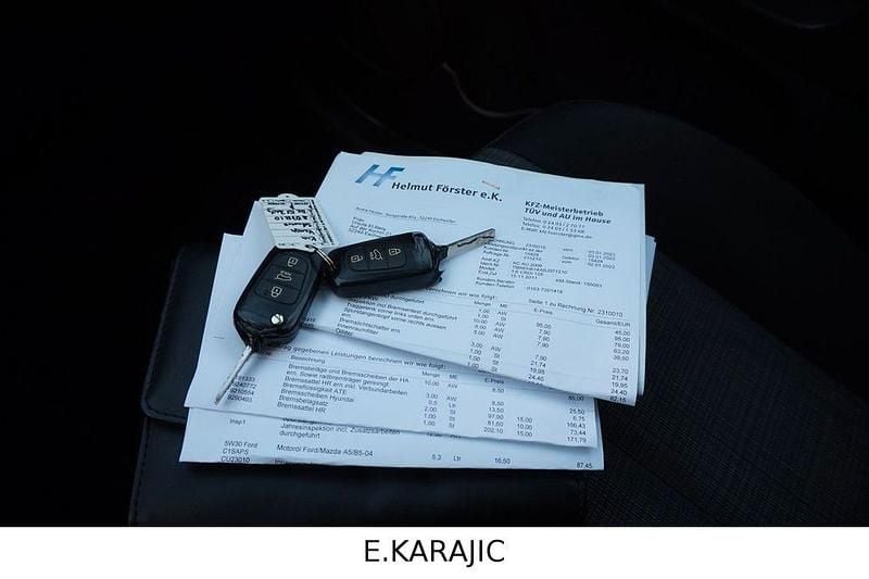 Gebraucht Kia Venga 128 PS (94 kW) 2011 Schwarz Kleinwagen