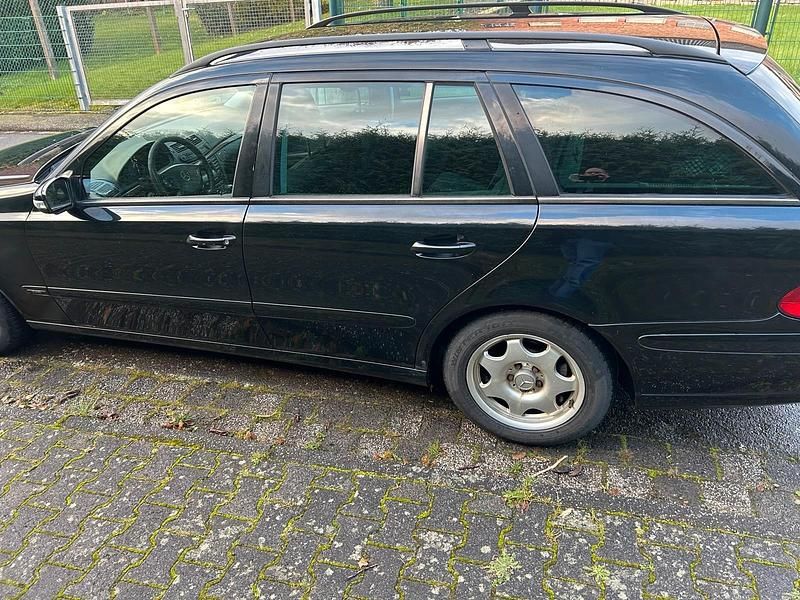 Gebraucht Mercedes E220 150 PS (110 kW) 2004 Schwarz Kombi